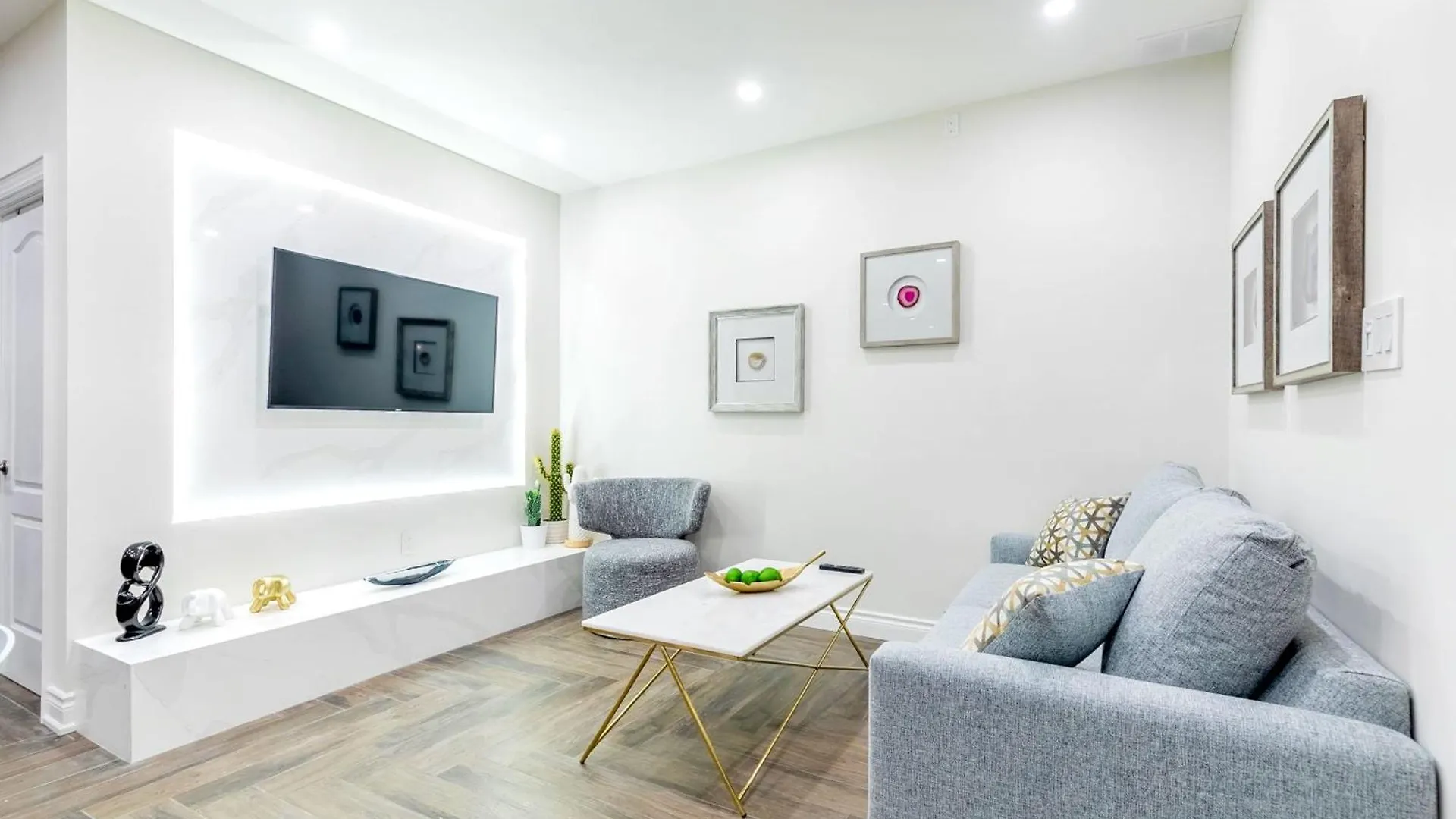 Modern Pet-Friendly Chinatown Apartment location